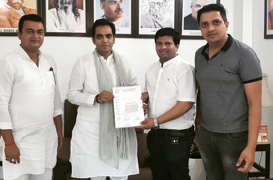 नोएडा विधायक से मिला Novra प्रतिनिधिमंडल, भंगेल एलिवेटेड रोड से संबंधित समस्याओं का दिया ज्ञापनने ब्रांड 