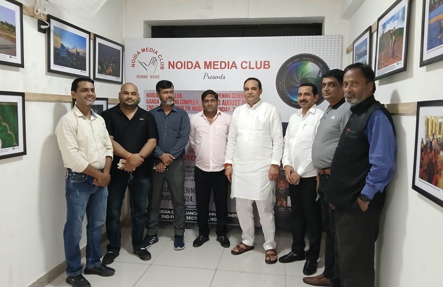 नोएडा मीडिया क्लब की फोटो प्रदर्शनी में पहुंच रहे शहरवासी, तस्वीरों की खूब कर रहे तारीफने ब्रांड 