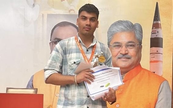 जीएल बजाज कॉलेज के छात्र ने बनाया खास पावर बैकअप सिस्टम, अब्दुल कलाम स्टार्टअप यूथ सेरेमनी में मिला सम्मानने ब्रांड 