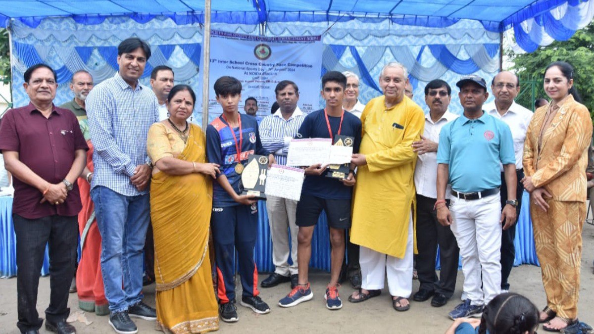 नोएडा स्टेडियम में 13वीं इंटर स्कूल क्रॉस कंट्री चैंपियनशिप का आयोजन, ये छात्र बने चैंपियनने ब्रांड 