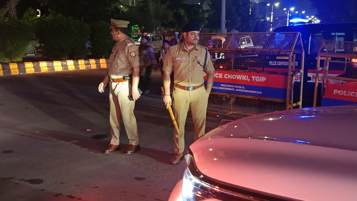नोएडा पुलिस का ताबड़तोड़ चेकिंग अभियान, 577 वाहनों पर एक्शन, 15 गाड़ी सीजने ब्रांड 